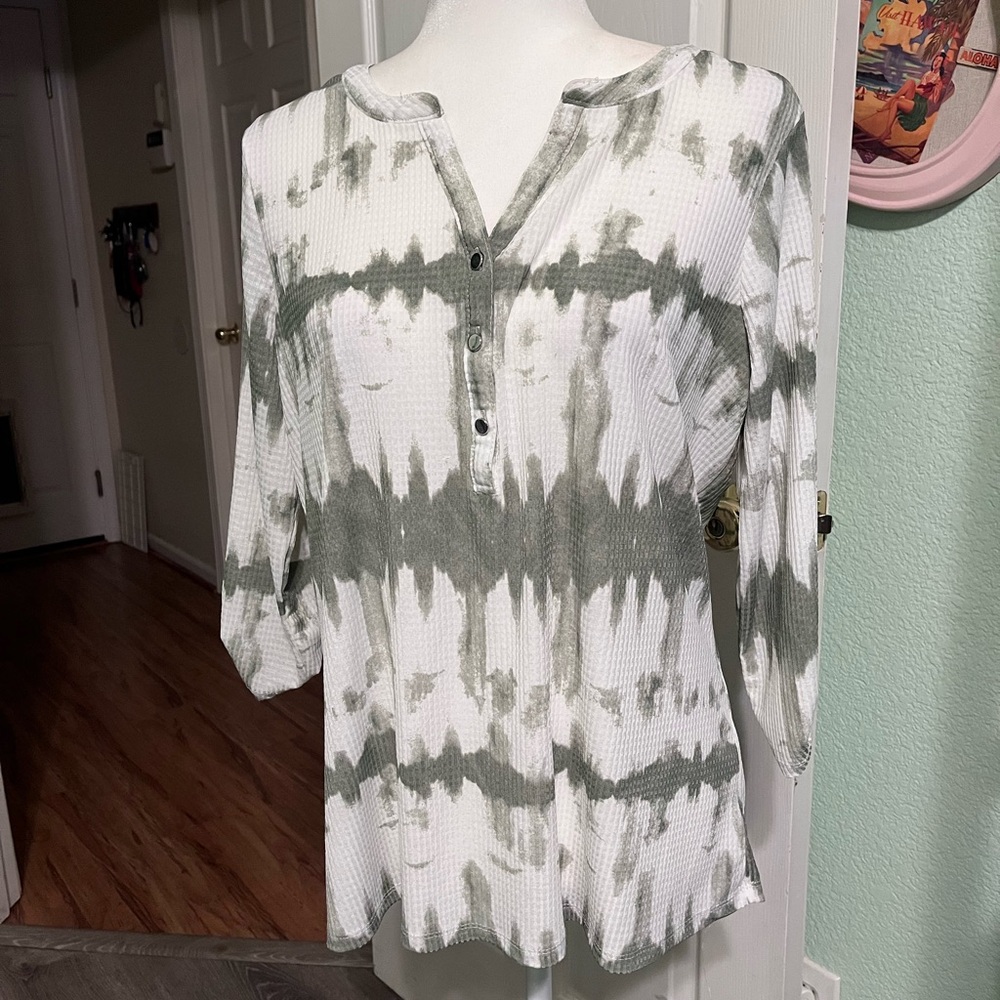 Emily Daniel’s Women's Button-Up Top, L